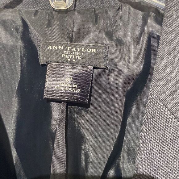 Ann Taylor Women's Gray Wool Blend Notch Lapel Two Button Blazer Size 8P - Picture 9 of 10